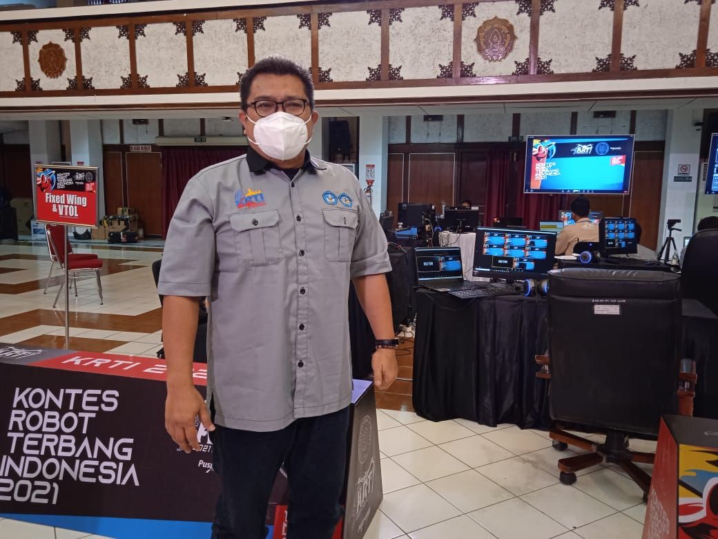 PIC Juri Divisi Fixed Wing di Kontes Robot Terbang Indonesia (KRTI) Mona Arif Muda Batubara ./