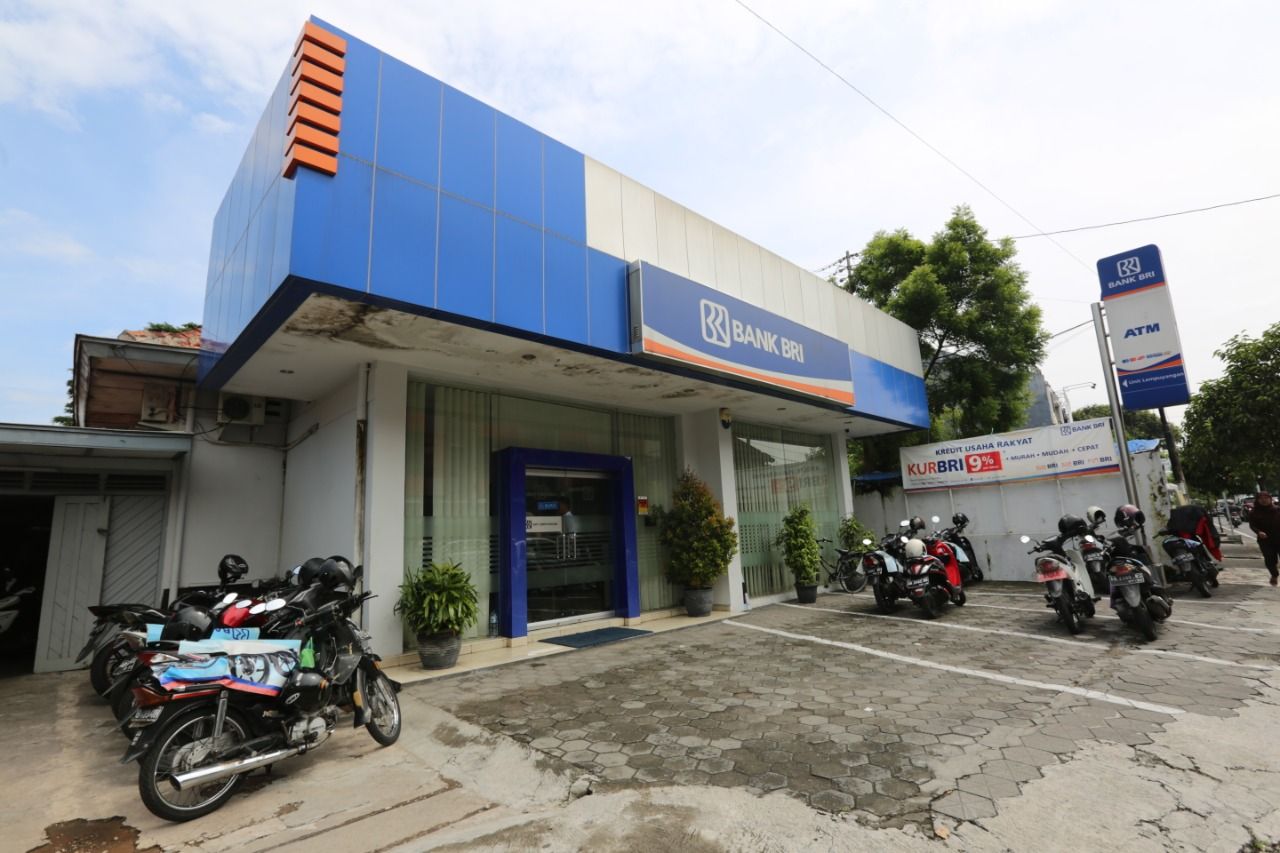 PT Bank Rakyat Indonesia (Persero) Tbk (BBRI) berkomitmen untuk terus memberikan layanan perbankan prima bagi masyarakat di tengah pandemi Covid-19.