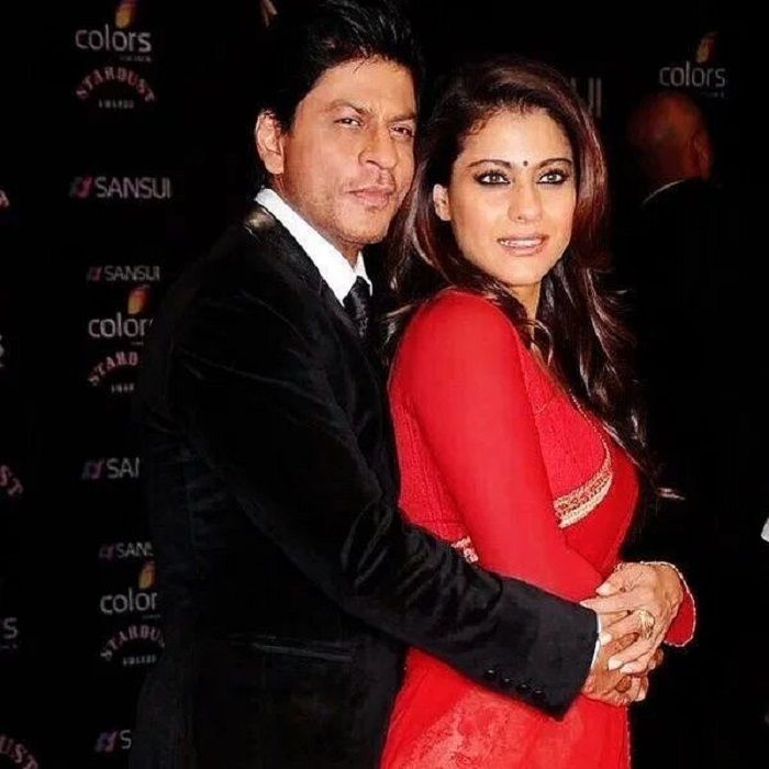 Shah Rukh Khan dan Kajol bahkan terlihat seperti sepasang kekasih.