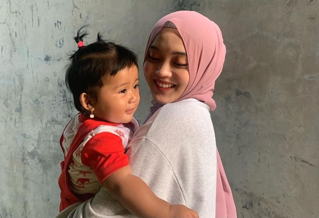 Putri Delina ingin asuh anak almarhumah Lina Jubaedah-Teddy Pardiyana, Bintang hingga dewasa agar adiknya itu bisa hidup layak dan bahagia.