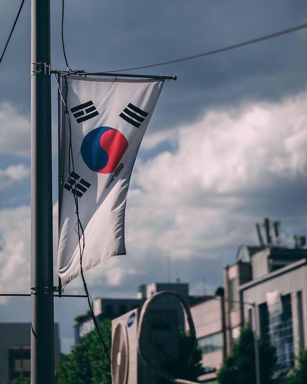 Bendera Korea Selatan. Lee adalah salah satu dari 140 pengelola uang yang telah meninggalkan Layanan Pensiun Nasional