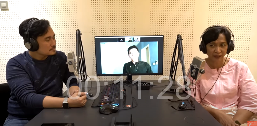 YouTuber Denny Darko dan YouTuber Anjas di Thailand berbincang dengan ahli forensik Sumy Hastry Purwanti.