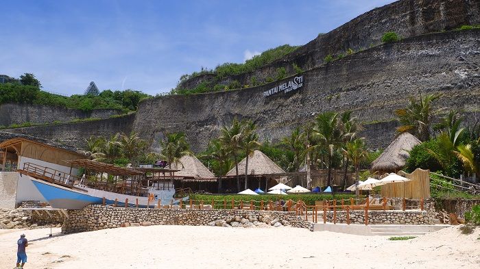Pantai Melasti Bali.