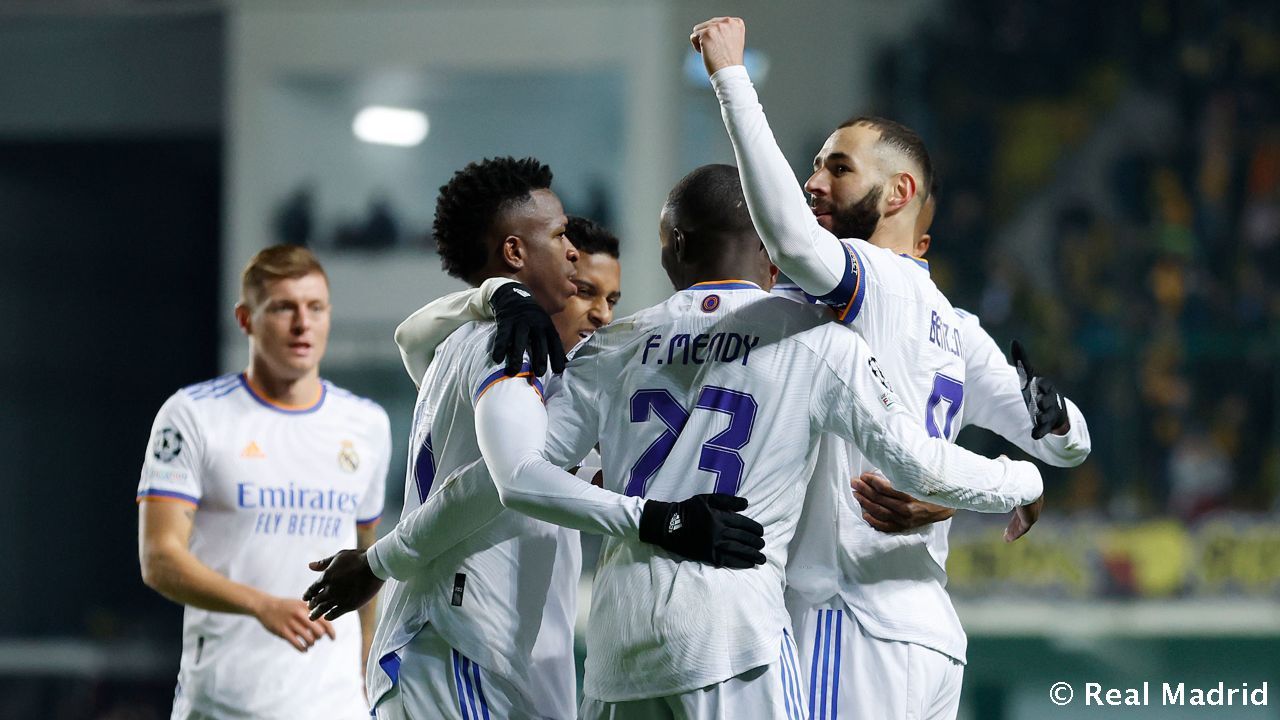 Striker Real Madrid, Karim Benzema merayakan gol ke gawang Sheriff Tiraspol dalam laga penyisihan Grup D Liga Champion Eropa