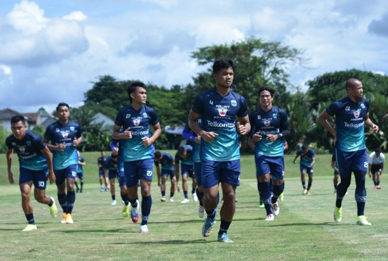 Sejumlah pemain Persib tengah berlatih. 