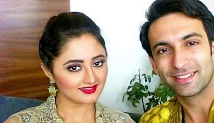 Rashami Desai dan Nandish Sandhu, dua bintang Uttaran yang mengawali kisah cinta mereka di lokasi syuting hingga menikah 2011 lalu.
