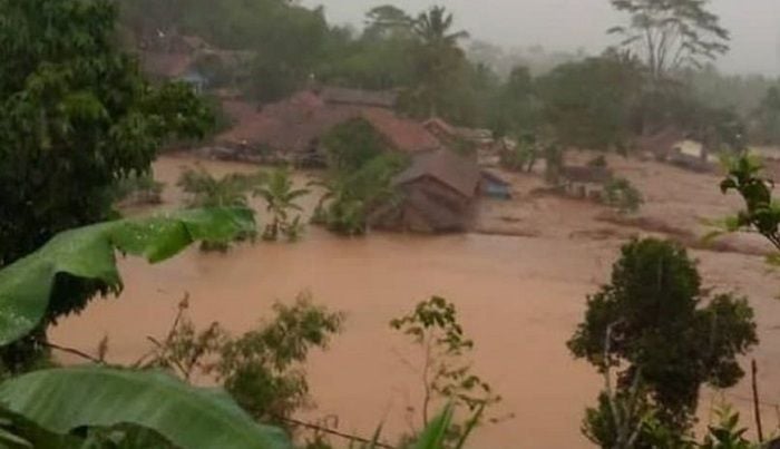 GARUT BERDUKA, Banjir Bandang Sukawening, Rumah Terendam Lumpur, Kini ...