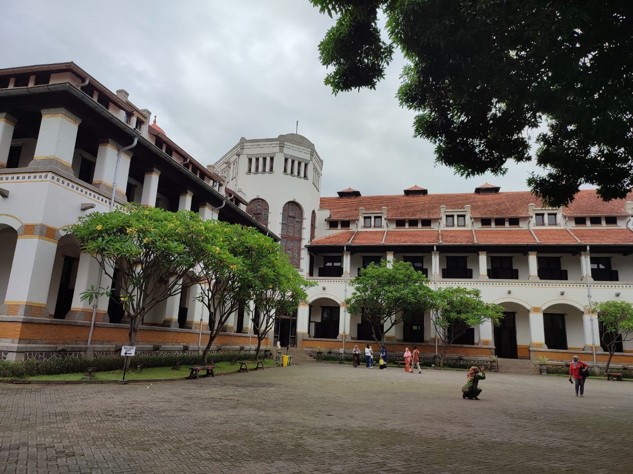 Sisi lain dari bangunan Lawang Sewu, gedung bersejarah di Semarang. 