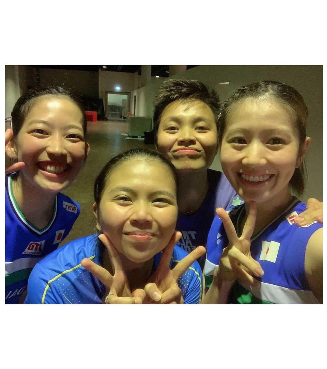 Greysia Polii/Apriyani Rahayu dan Nami Matsuyama/Chiharu Shida saat ber-selfie bersama.