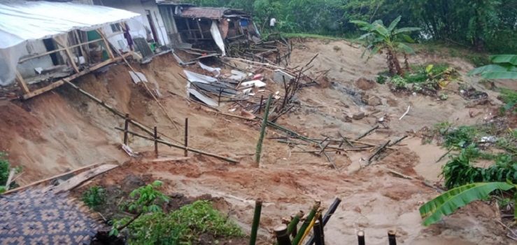 Luluh Lantah! Sukabumi Dilanda Bencana Banjir 24 Kali dalam 2 Hari