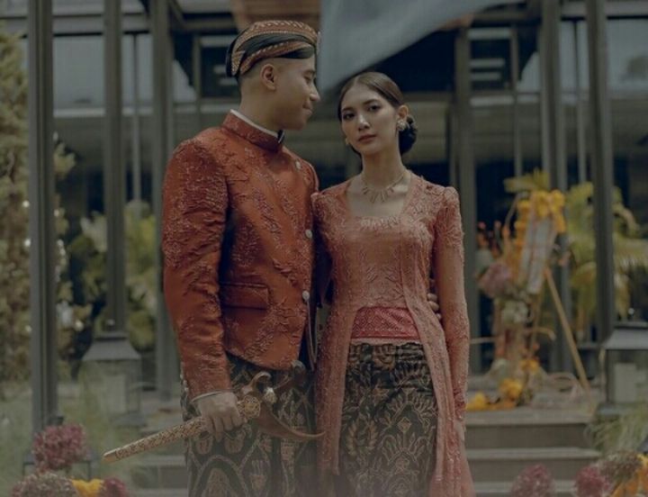 Intip 9 Potret Acara Pertunangan Vidi Aldiano dan Sheila Dara Aisha yang Mengusung Adat Jawa 