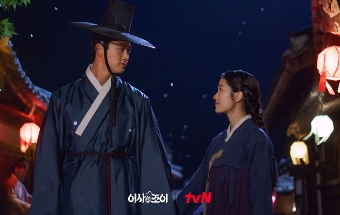 Kim Hye Yoon dan Taecyeon di Secret Royal Inspector Joy episode 9