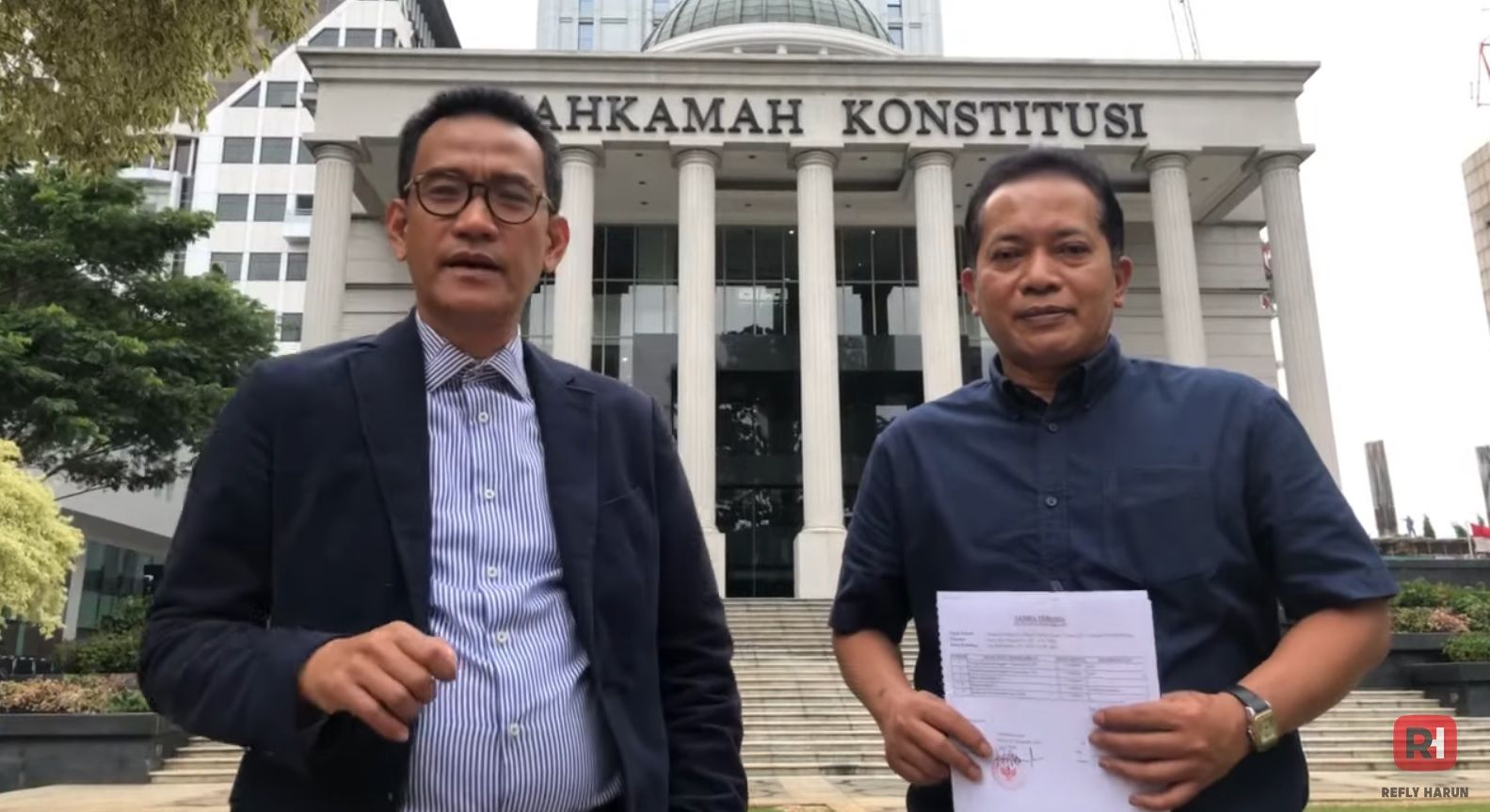 Refly Harun dan Ferry Juliantono mengabarkan permohonan Presidential Threshold 0 Persen Telah Diterima Mahkamah Konstistusi.