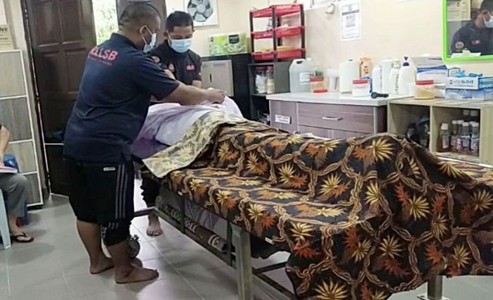 Seorang remaja Malaysia meninggal setelah menderita serangan jantung saat mengunjungi rumah berhantu.*  