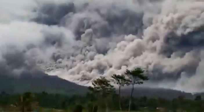 Legenda Gunung Semeru yang dipindahkan ke Jawa dari India hingga menjadi rumah para Dewa. /Dok. BNPB