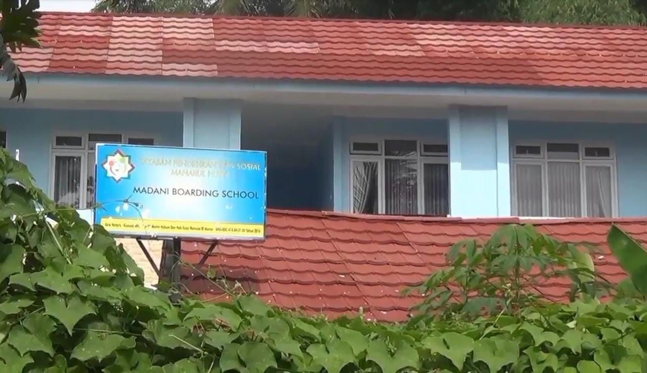 Pesantren Madani Boarding School milik Herry  Wirawan di Komplek Margasatwa, Kecamatan Cibiru, Kota Bandung pada Kamis 9 Desember 2021.