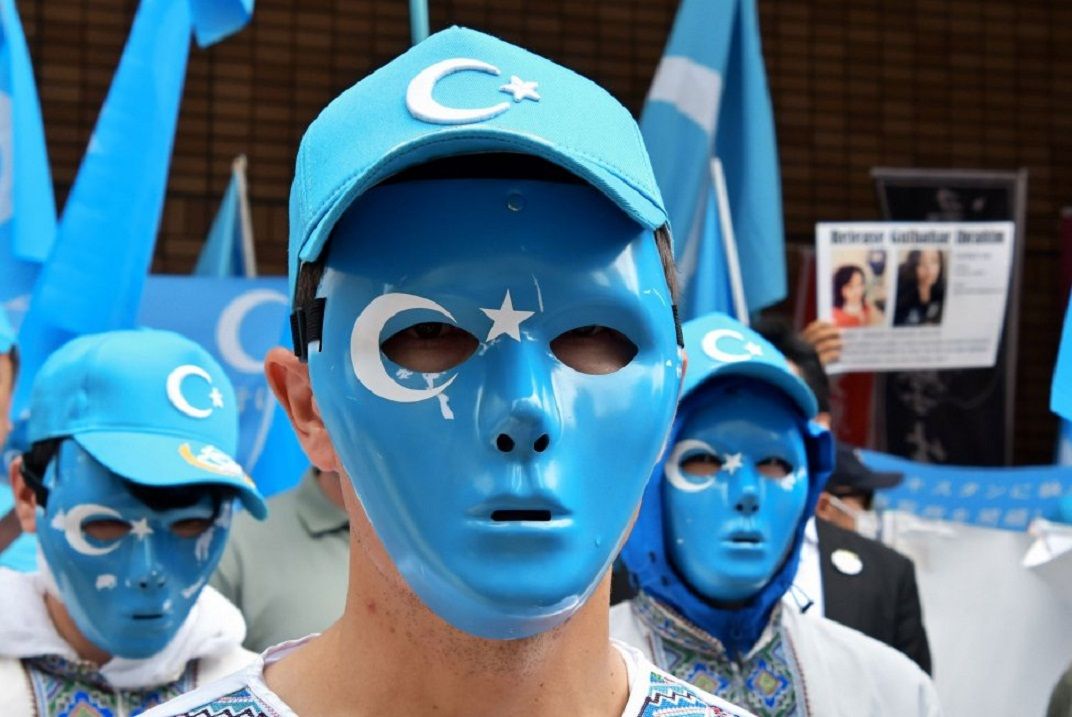 Aktivis turun ke jalan di Osaka, Jepang, pada 29 Juni 2019, untuk mengutuk China atas perlakuannya terhadap orang-orang Uyghur. 