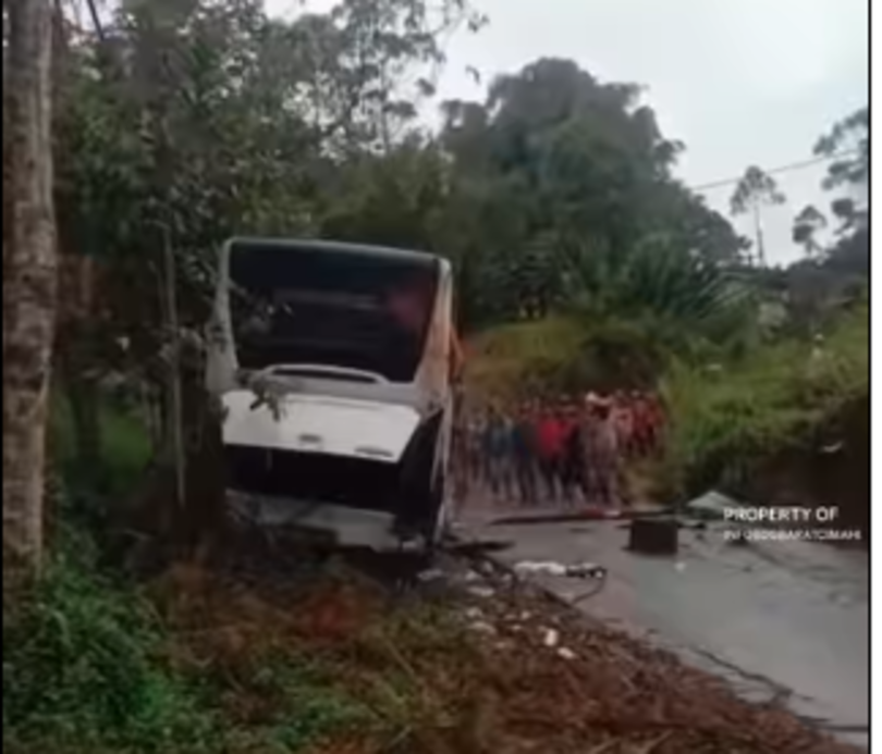 Bus pariwisata Setia Bhakti berhasil dievakuasi