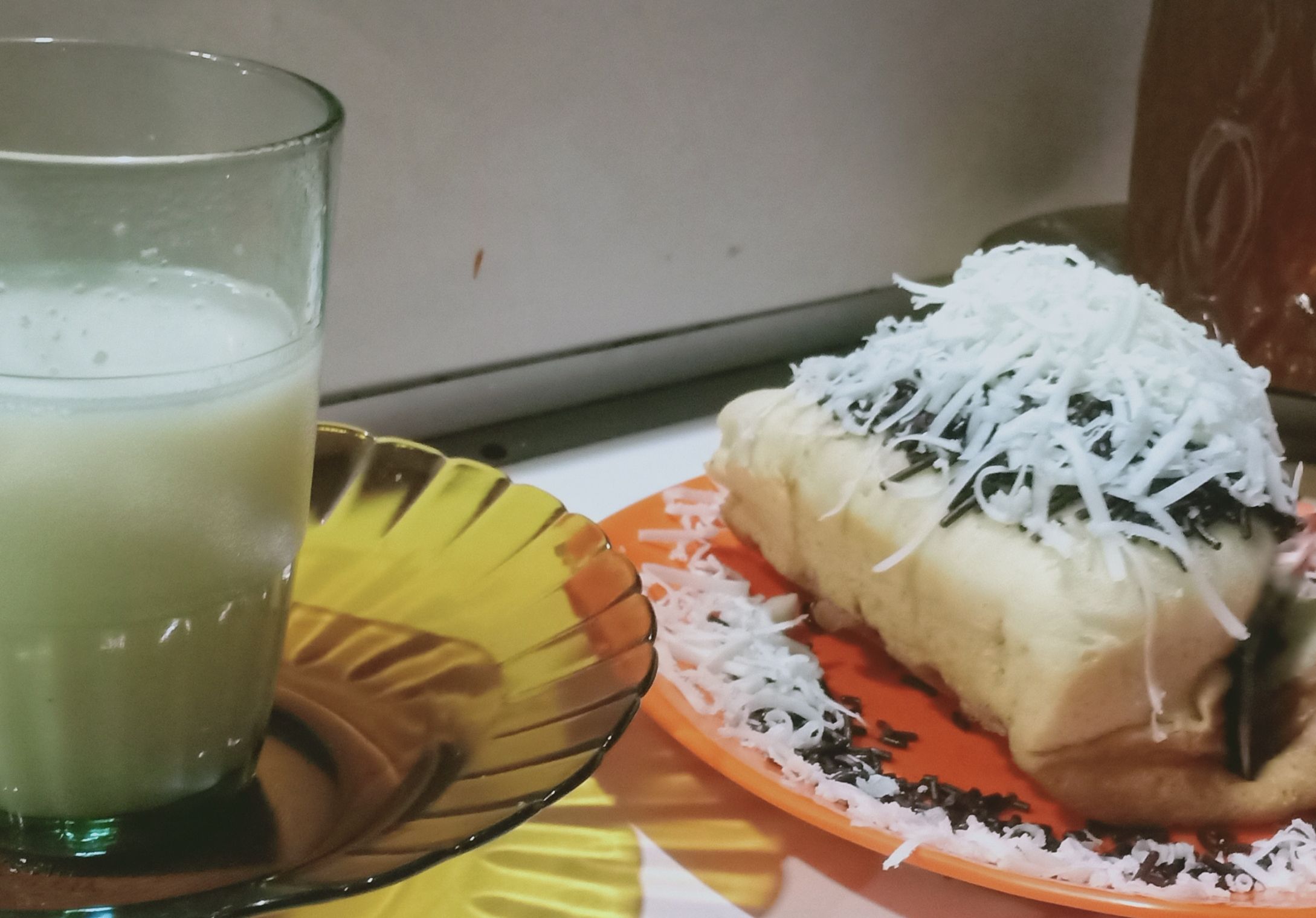 Pasangan setia: Kue Pancong dengan Susu Jahe 