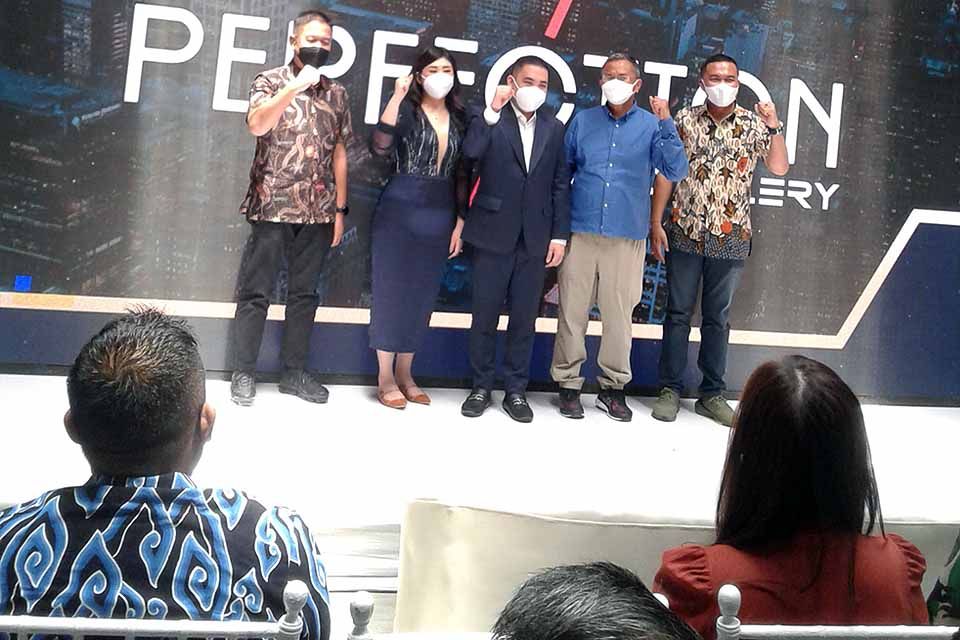 Dihadiri perwakilan Prestige Motorcars Jakarta, Richard Muljadi dan Melvin Tenggara sebagai influencer dan kolektor mobil mewah, juga tak ketinggalan Prof. Dr. (H.C.) Dahlan lskan selaku tokoh masyarakat Surabaya.