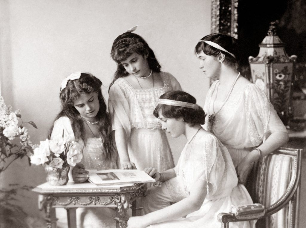Empat dari lima bersaudari Putri Tsar Nicholas II Romanov