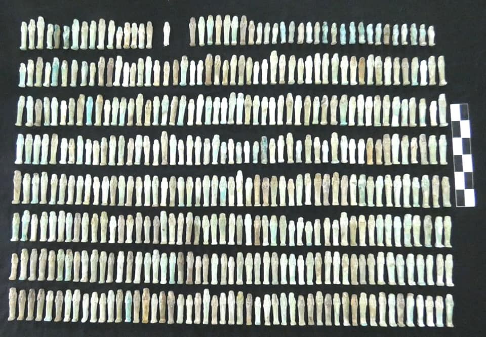 400 patung kecil yang dikenal dengan nama Ushabti ditemukan.  /Facebook Kementerian Pariwisata dan Purbakala Mesir