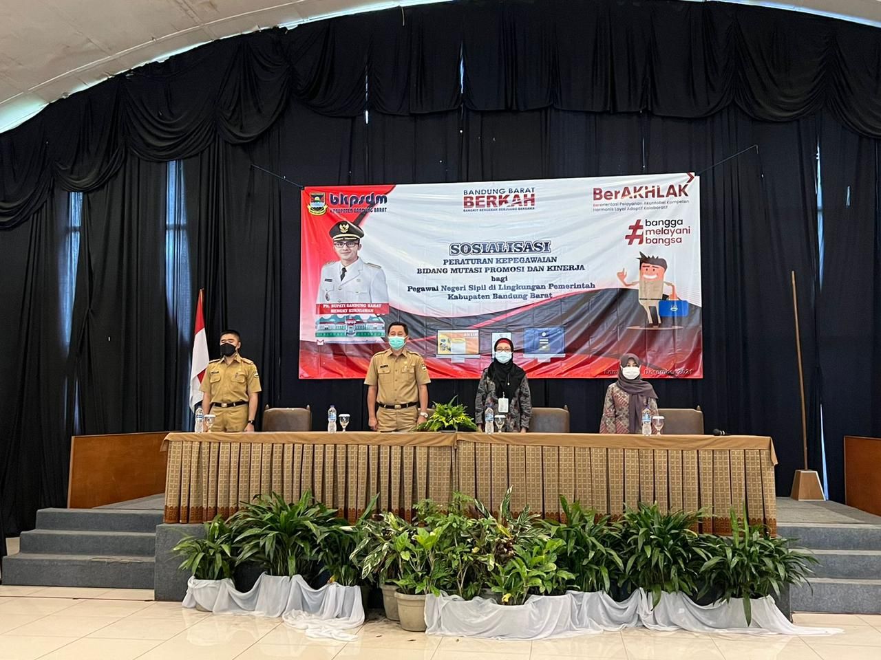 acara "Sosialisasi Peraturan Kepegawaian Bidang Mutasi Promosi dan Kinerja Bagi PNS di Lingkungan Pemkab Bandung Barat" di Hotel Panorama Lembang, Selasa 14 Desember 2021.