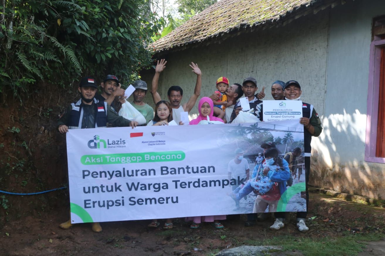 Alumni Universiti Malaya Kuala Lumpur Chapter Indonesia Memberikan Bantuan bagi Korban Erupsi Semeru Lumajang