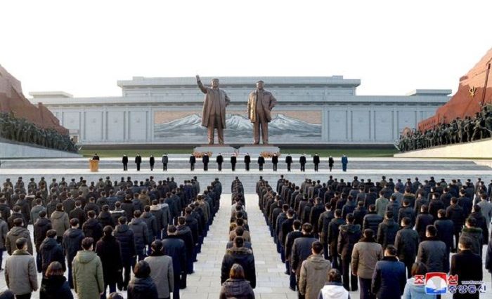 Peringatan kematian Kim Jong Il ditandai dengan peristiwa propaganda besar-besaran.*  