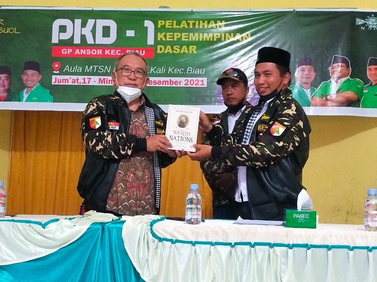 Gunakan Jaket Kebesaran  Ansor Bupati Buol Jadi Warga 