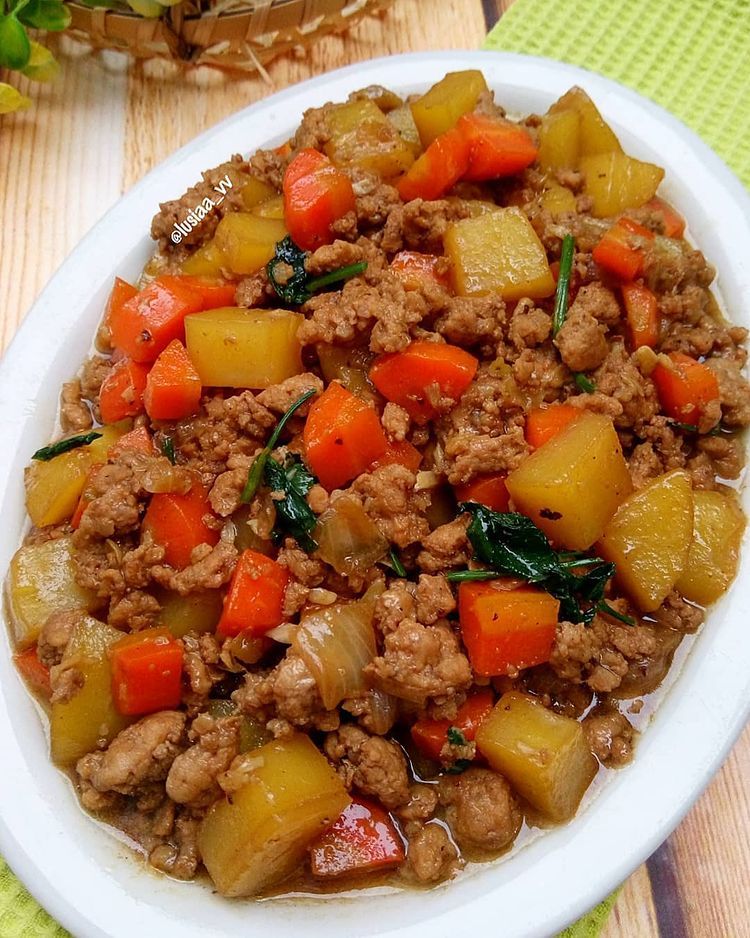 Tumis kentang wortel daging cincang kecap