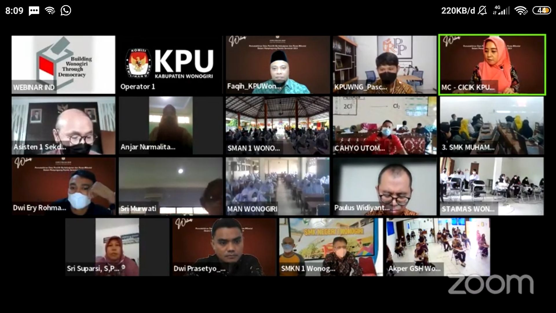 Tangkapan layar suasana Webinar KPU Wonogiri dengan sebagian peserta pelajar dan mahasiswa