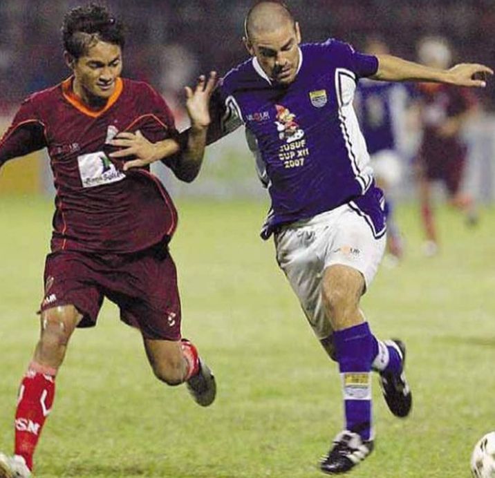 Lorenzo Cabans (kanan) eks pemain legendaris Persib Bandung asal Paraguay yanv dicintai Bobotoh.