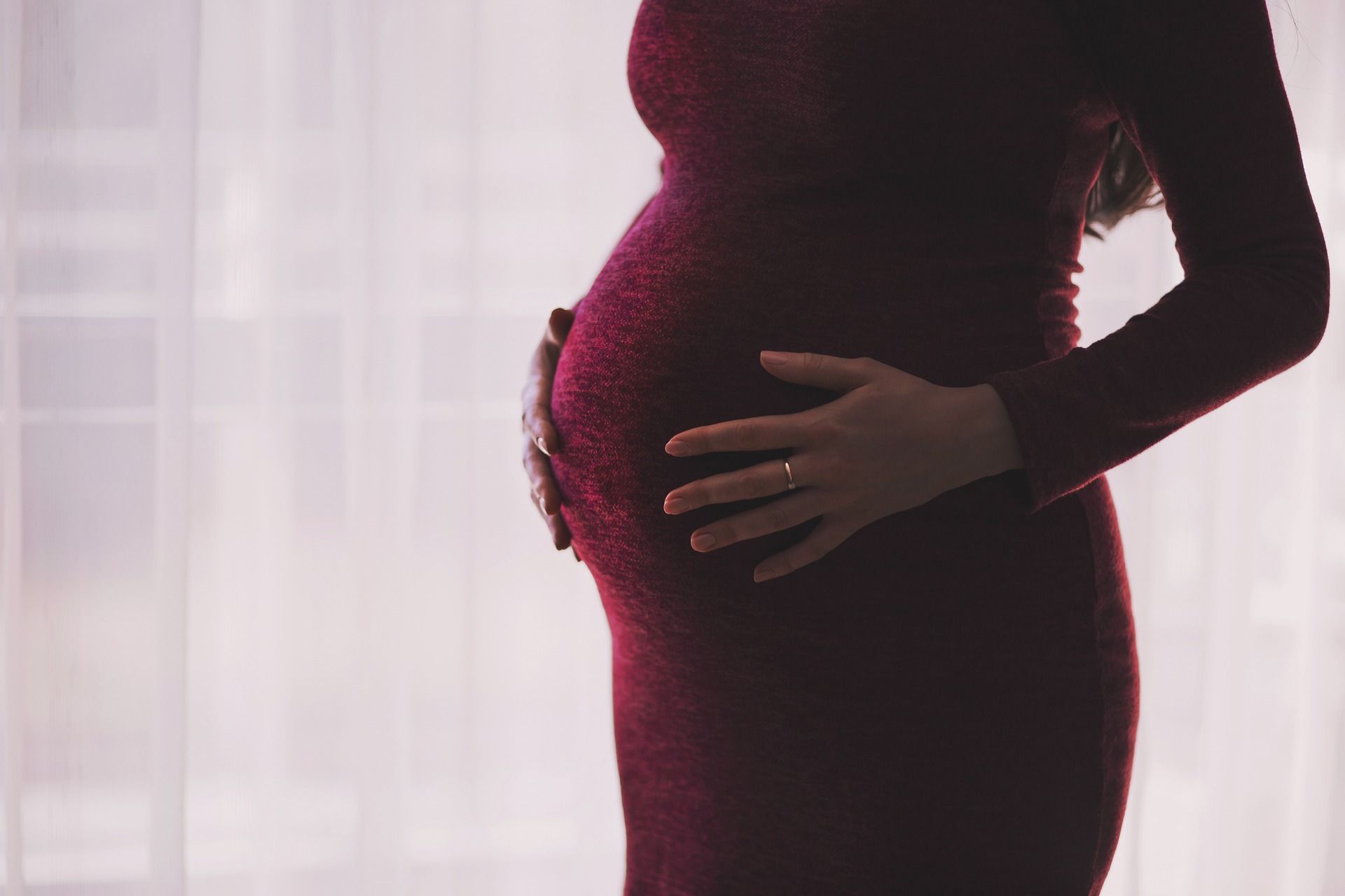 Ilustrasi 5 jenis makanan yang harus dihindari ibu hamil selama mengandung