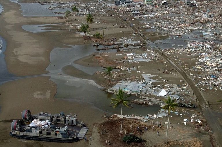 Dua Letusan Gunung Api dan Gelombang Raksasa Tsunami, 3