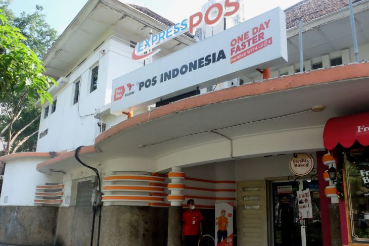 Tampak depan bangunan Kantor Pos Cikini, Jakarta, 23 Desember 2021. (ANTARA/Rizka Khaerunnisa)