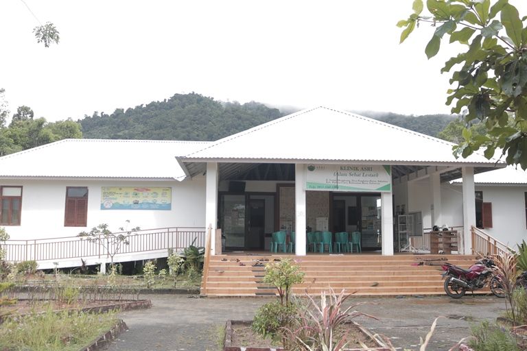 Klinik ASRI untuk mendukung kebutuhan layanan kesehatan masyarakat sekitar hutan di Kayong Utara, Kalimantan Barat. / Foto  ASRI