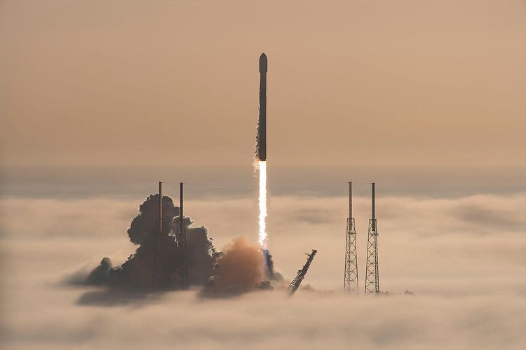 Salah satu roket milik SpaceX yang baru diluncurkan akhir desember ini, Falcon 9.
