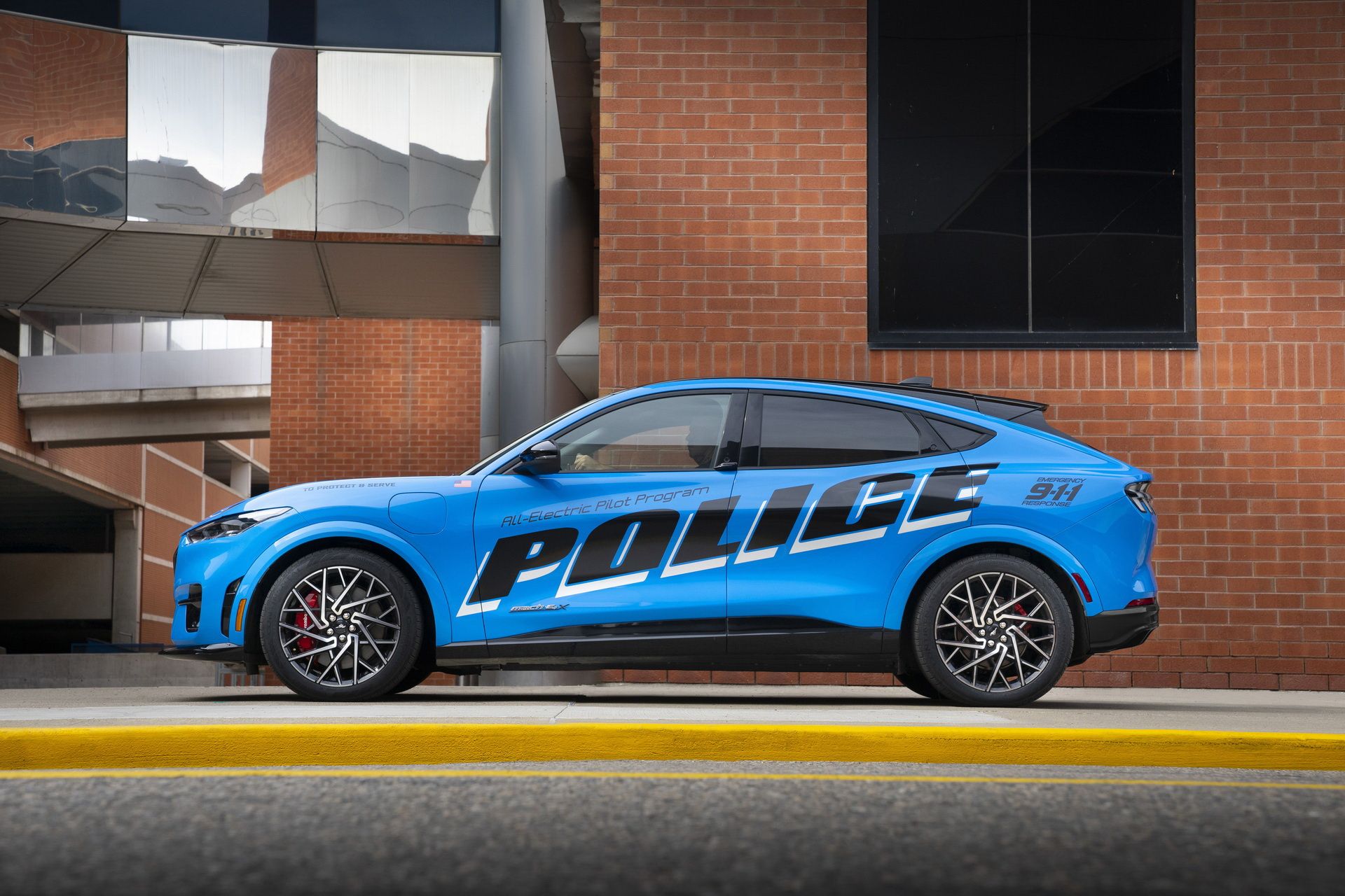 Ford-Mustang-Mach-E 2022 mobil listrik yang akan membantu operasional kepolisian Kota New York./  