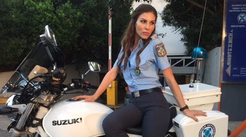 Potret polisi wanita di Yunani