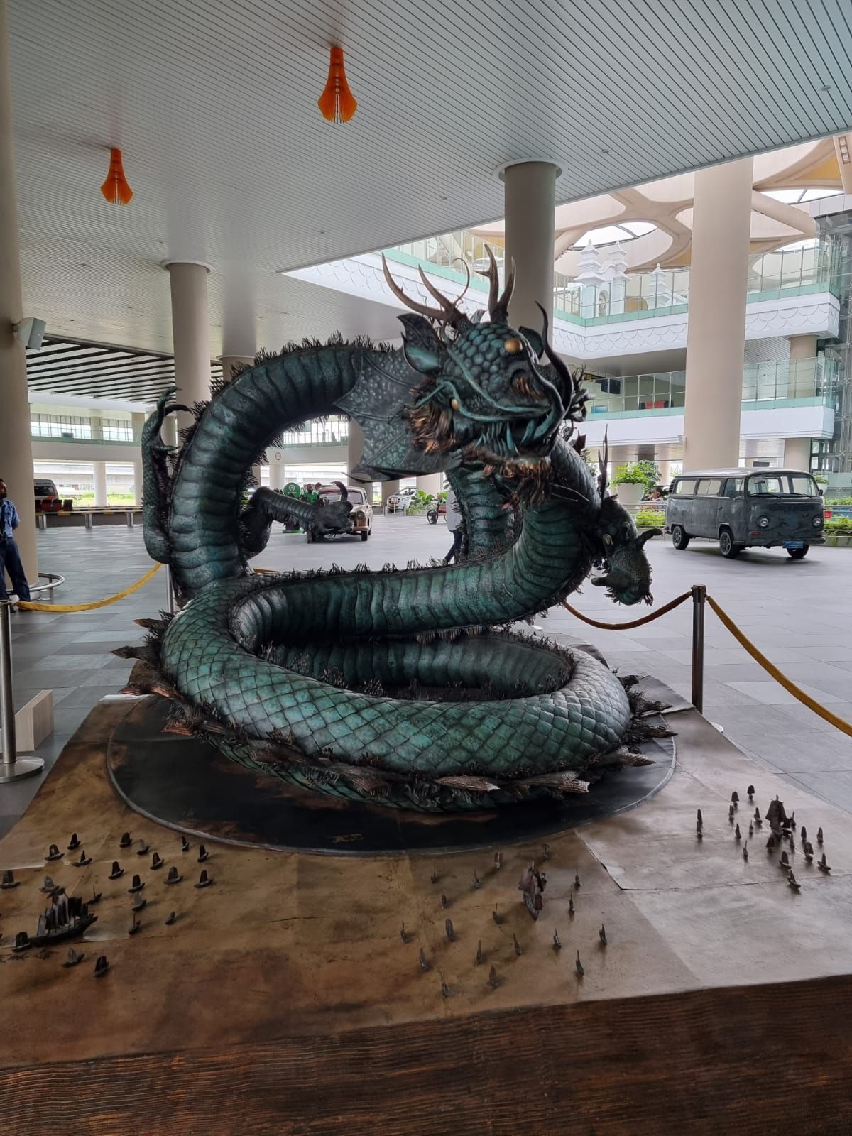 Patung naga di Bandara YIA, Kulon Progo, DIY