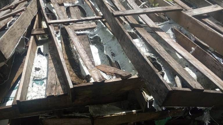 Barang-barang yang ditinggalkan oleh PT NAS Kebumen soal Investasi Budidaya Cacing dengan BumDes Maju Makmur Desa Randegan.