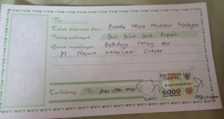 Bukti Kwitansi Penyerahan Dana Investasi oleh BumDes Maju Makmur senilai Rp 20 juta untuk budidaya cacing dengan PT NAS Kebumen. / Wandi Ariyanto