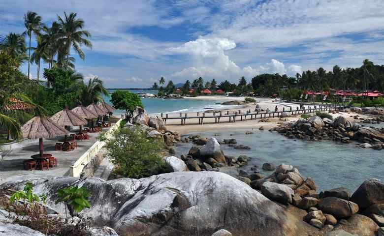 Wisata Terfavorit Indonesia - Pantai Parai Tenggiri (Bangka Belitung)