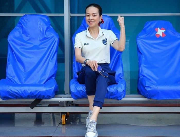 Madam Pang Saat Mendampingi Latihan Timnas Thailand