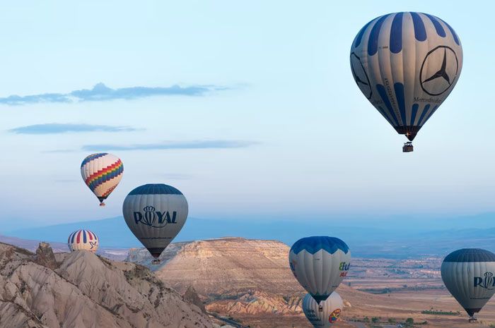 Simaklah penjelasan singkat mengenai Cappadocia, yakni salah satu tempat di Turki yang disebut-sebut dalam series Layangan Putus. 