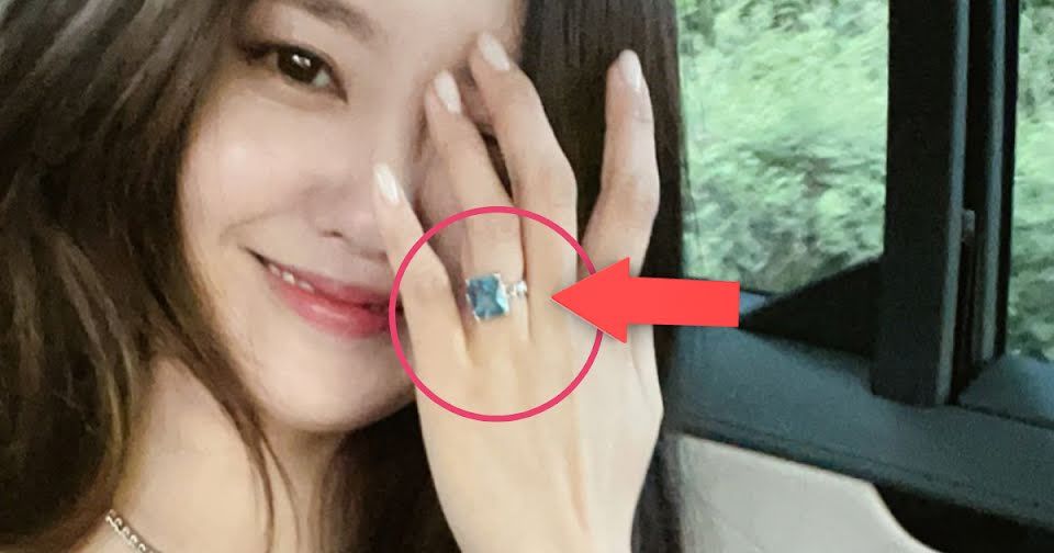 Hyomin T-ara dan cincin 