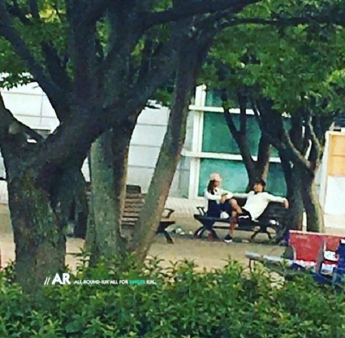 Momen keduanya duduk bersama di taman juga banyak dibagikan oleh netizen. /KBIZoom