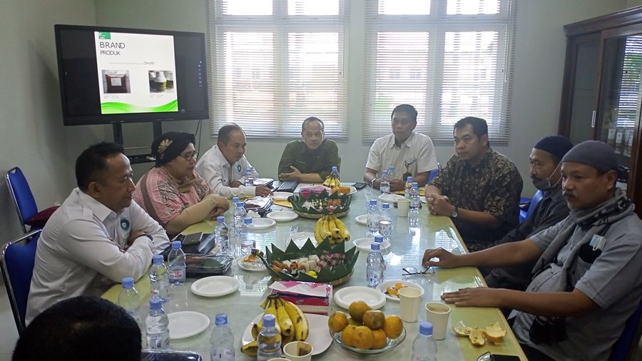 Pertemuan membahas produksi padi menggunakan pupuk hayati berbasis kesuburan tanah, di Balai Benih Padi dan Palawija Dinas Tanaman Pangan dan Hortikultura Provinsi Jawa Barat.