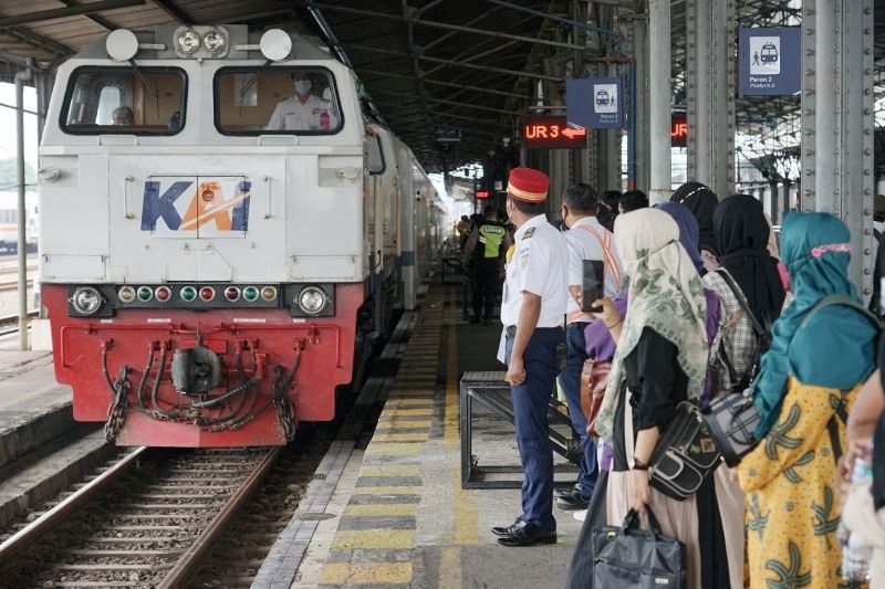 Ilustrasi penumpang yang hendak mudik Lebaran dengan menggunakan layanan kereta api.
